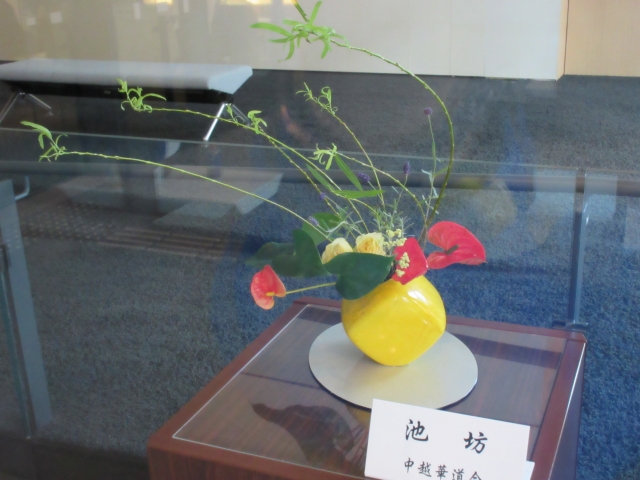 秋の生け花 アオーレ長岡